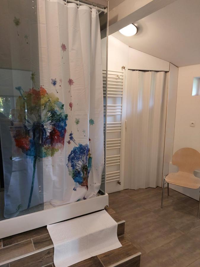 La Cambuse Des Gones - Gite 3 Chambres Thurins Exterior foto