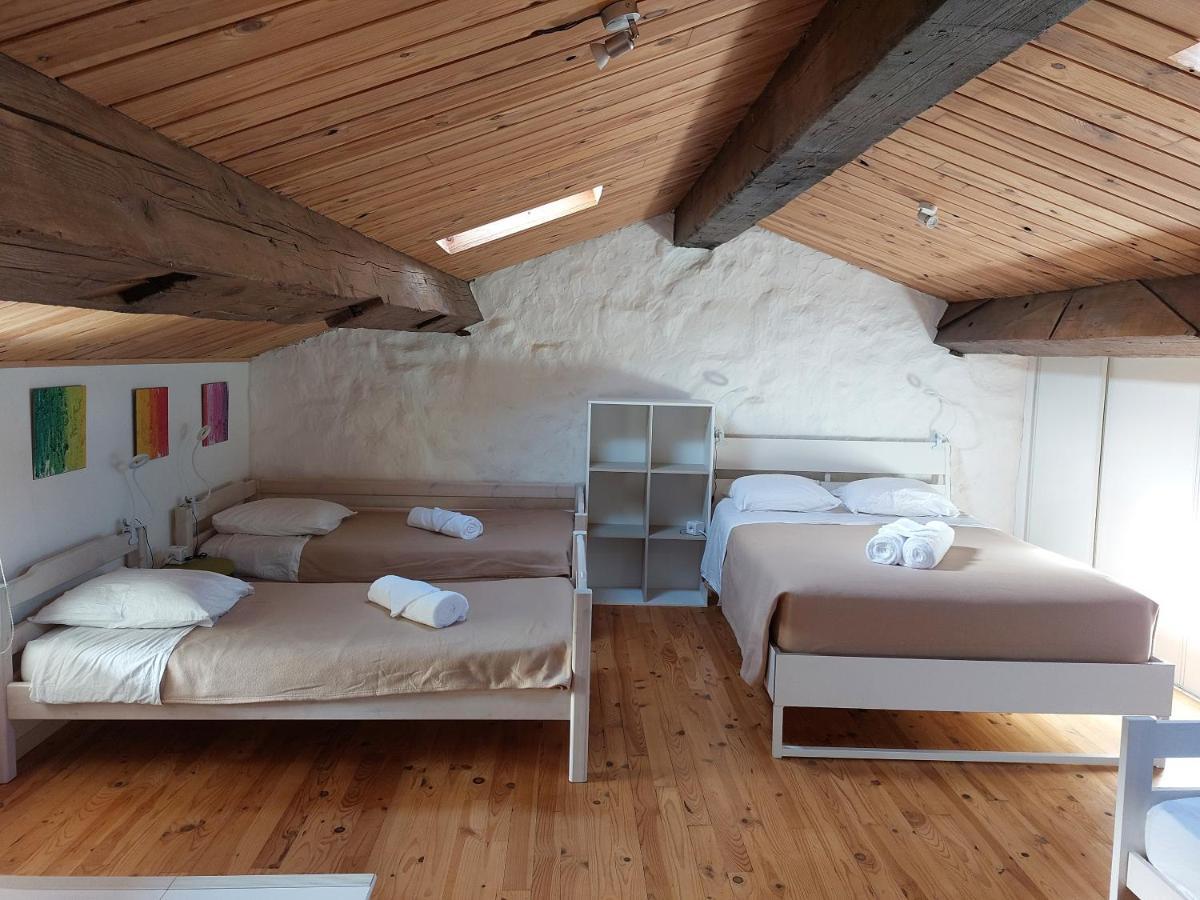 La Cambuse Des Gones - Gite 3 Chambres Thurins Exterior foto