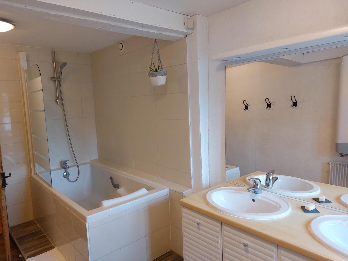 La Cambuse Des Gones - Gite 3 Chambres Thurins Exterior foto