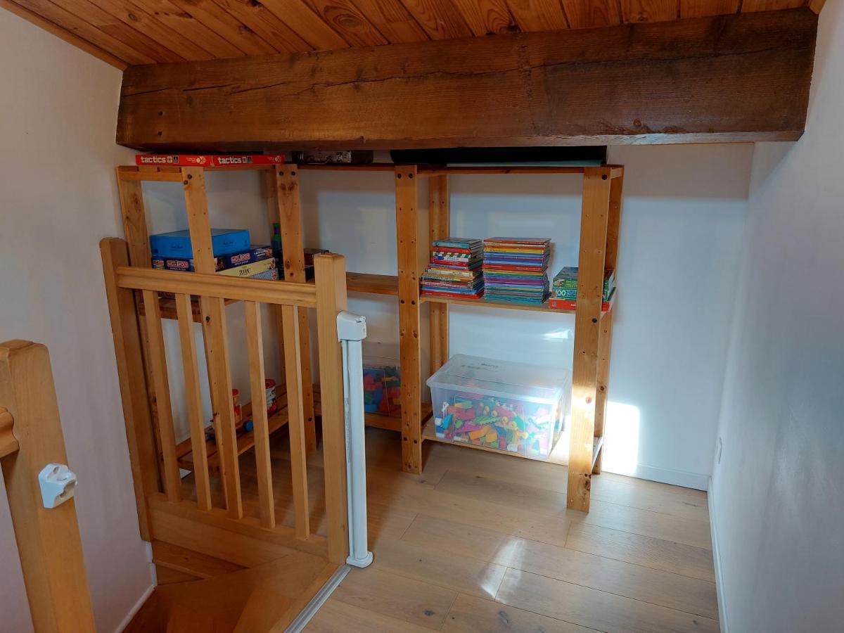 La Cambuse Des Gones - Gite 3 Chambres Thurins Exterior foto